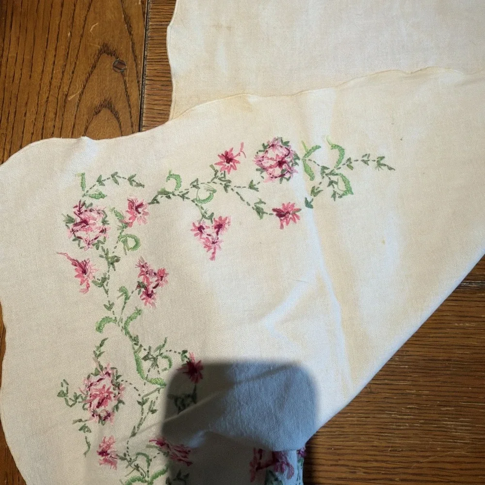 Vtg Linen Hand Embroidered Table Runner Dresser Scarf Pink Flowers 35